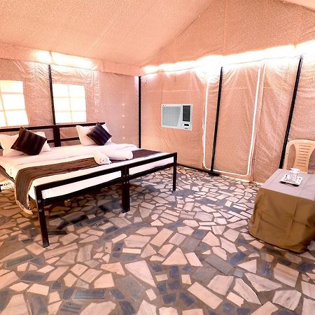 Nova Patgar Tents Hotel Bhuj Buitenkant foto