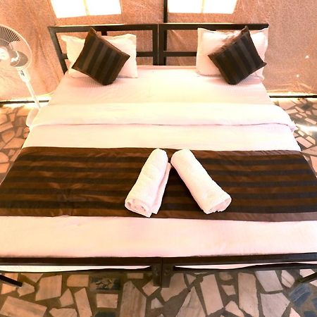 Nova Patgar Tents Hotel Bhuj Buitenkant foto