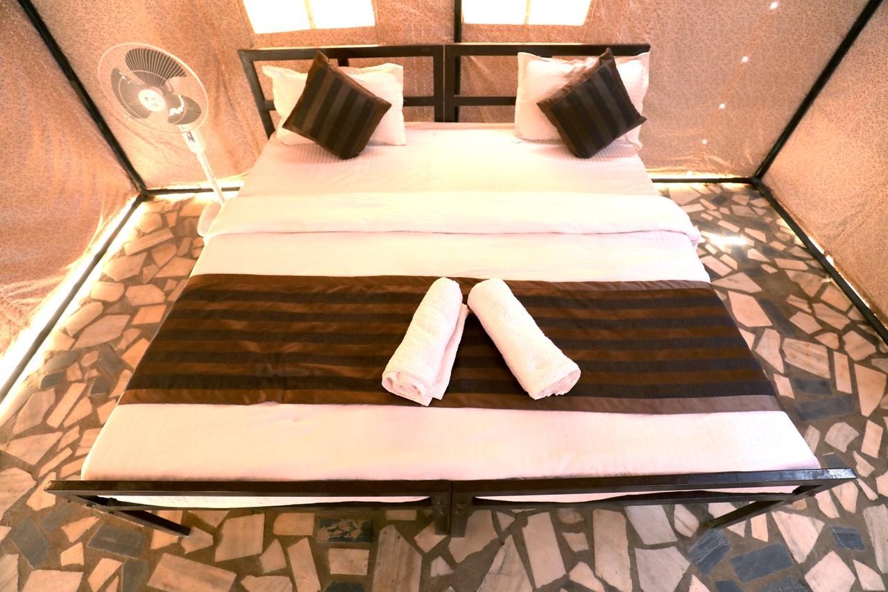 Nova Patgar Tents Hotel Bhuj Buitenkant foto